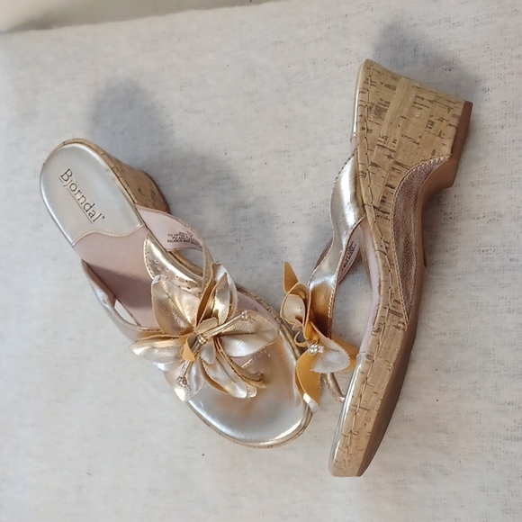 Gold Wedge Sandals - Picture 3 of 7